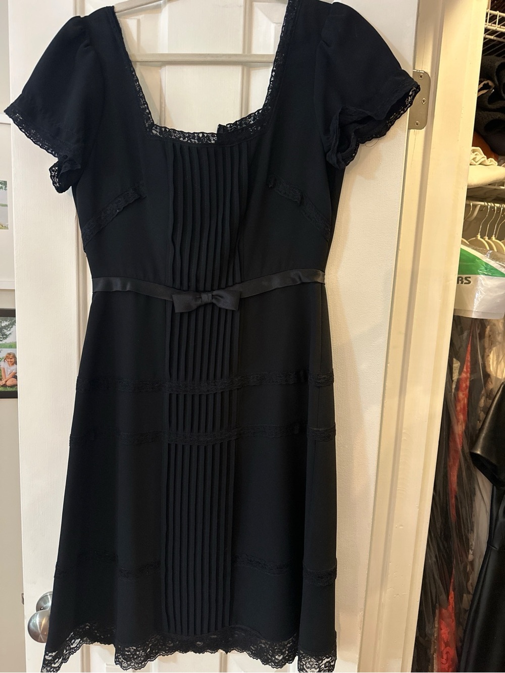 ABS by Allen Schwartz Black Lace Pleated Short Sleeve Dress – Feminine Classic
